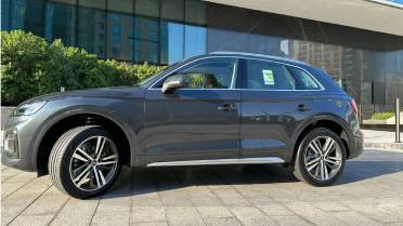 Rent a car with driver in dubai Audi Q5 2024